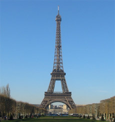 Picture of the Eiffel Tower - Winter light at the Champs de Mars - Copyright ® Guillaume Duchene